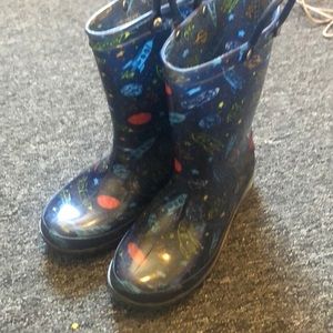 Boys rain boots